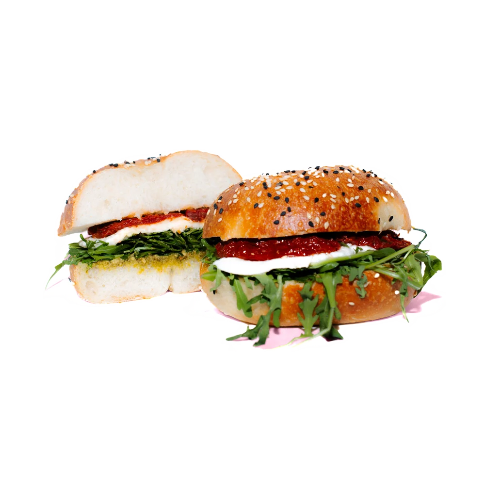 Bagel cu mozzarella și roșii uscate